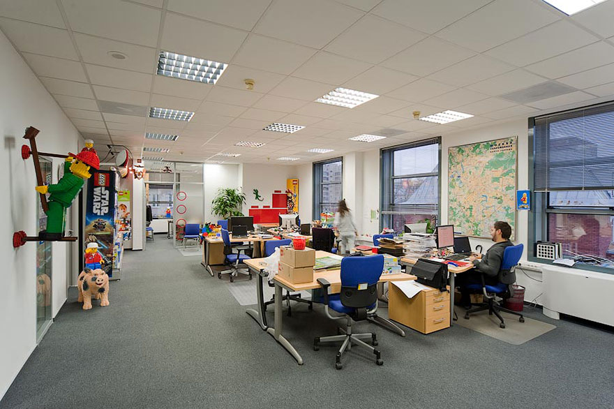 Desain Kantor Paling Keren di Dunia - Desain kantor keren - Lego 04
