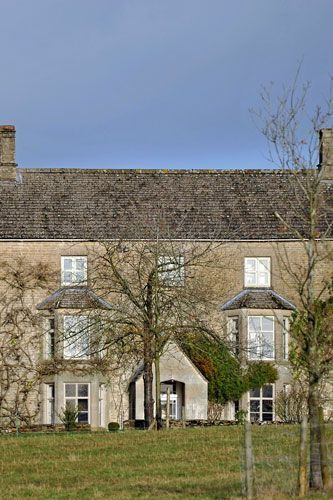 Elizabeth Hurley's charming Cotswold home 2009