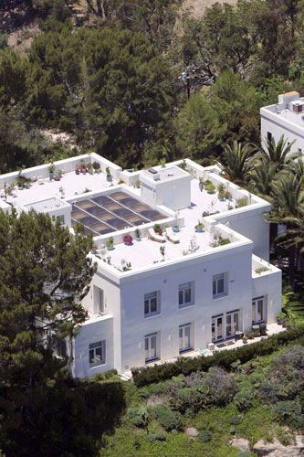 Mariah Carey's intricately decorated roof terrace 2005