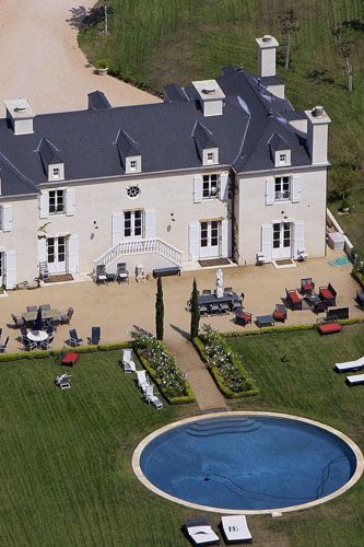 Pamela Anderson's imperious Malibu chateau 2007