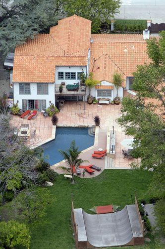 Pink's Sherman Oaks mansion 2006