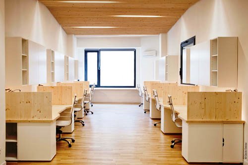 Kontraktor Karawang Jasa Perawatan Gedung dan Kantor - Clean modern office - michael menuet-6