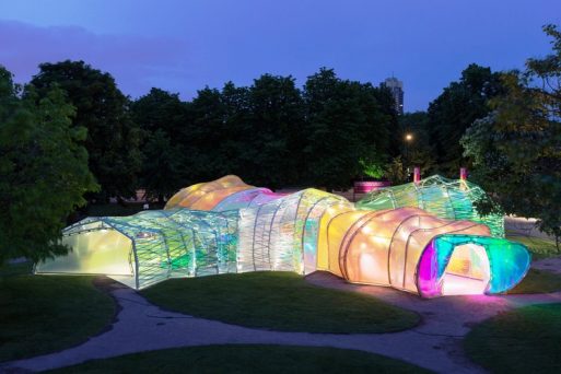 Proyek Arsitektur dari Material Plastik