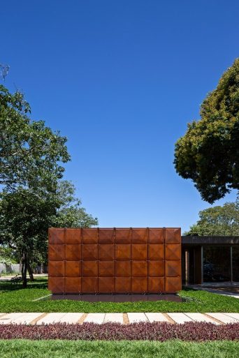 Residential Projects with Metal Facades and Structures