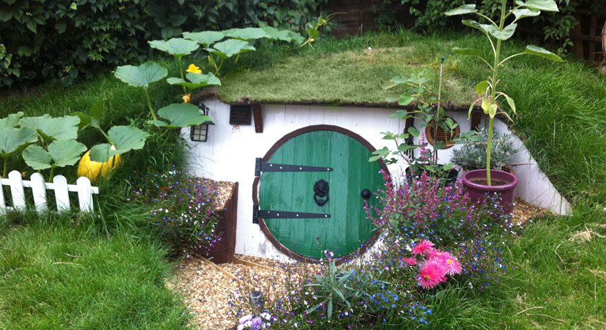 Several steps and Pics about How to Make Your Own Hobbit House