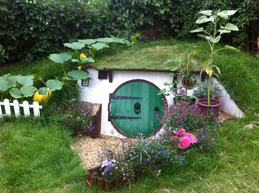 Several steps and Pics about How to Make Your Own Hobbit House