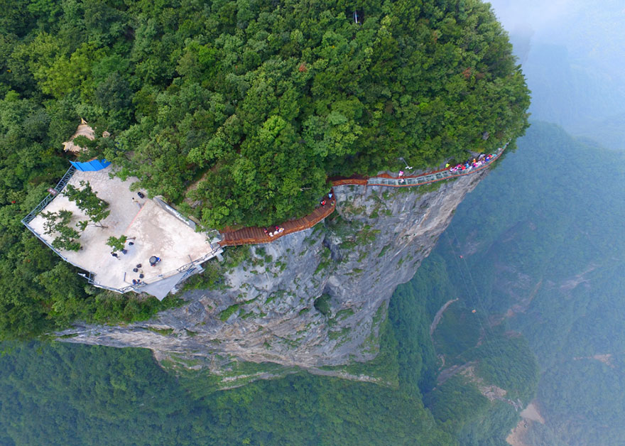 4,600 ft Glass Walking Will Make You Terrifying