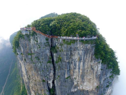 4,600 ft Glass Walking Will Make You Terrifying