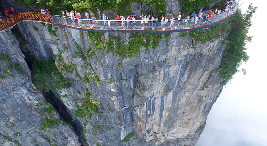 4,600 ft Glass Walking Will Make You Terrifying