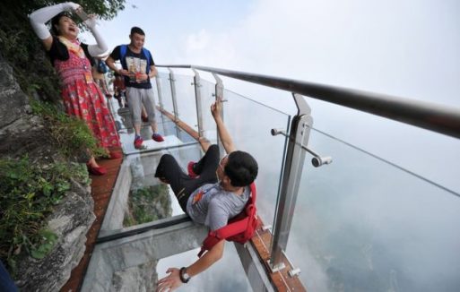 4,600 ft Glass Walking Will Make You Terrifying