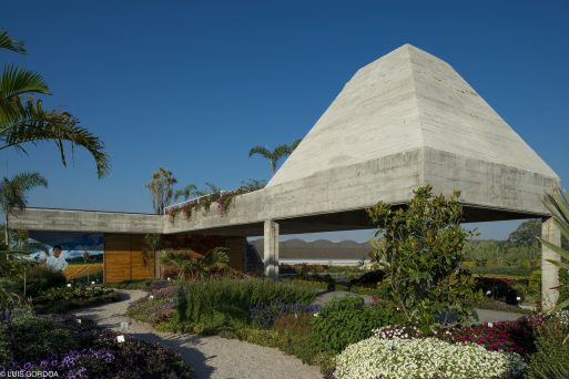 Amazing details using concrete in buildings
