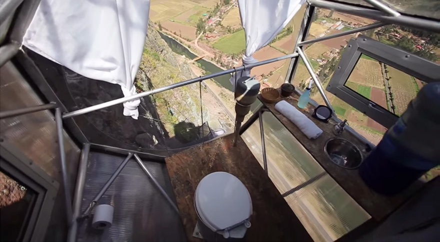 400-feet Sleeping Capsules over Peru’s Sacred Valley