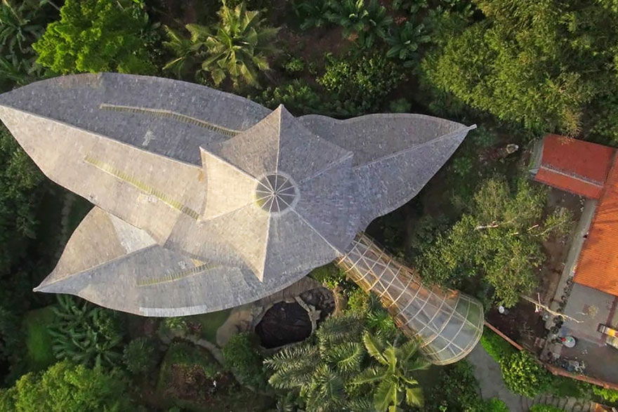 Amazing Pictures of a Bamboo House in Bali