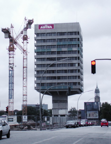 Buildings that Defy the Gravity