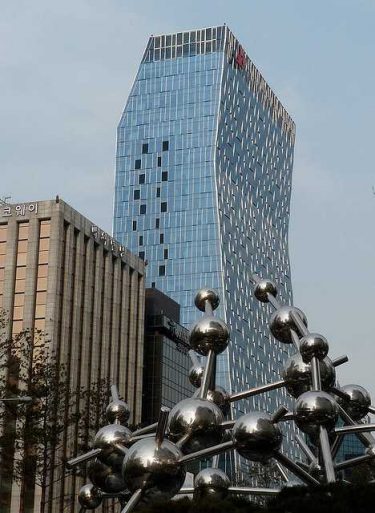Buildings with Smartphone Shape Architecture