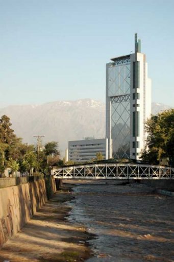 Buildings with Smartphone Shape Architecture