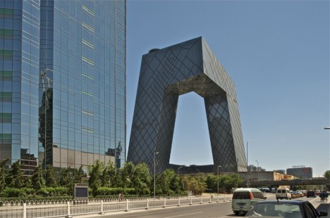 Buildings that Defy the Gravity