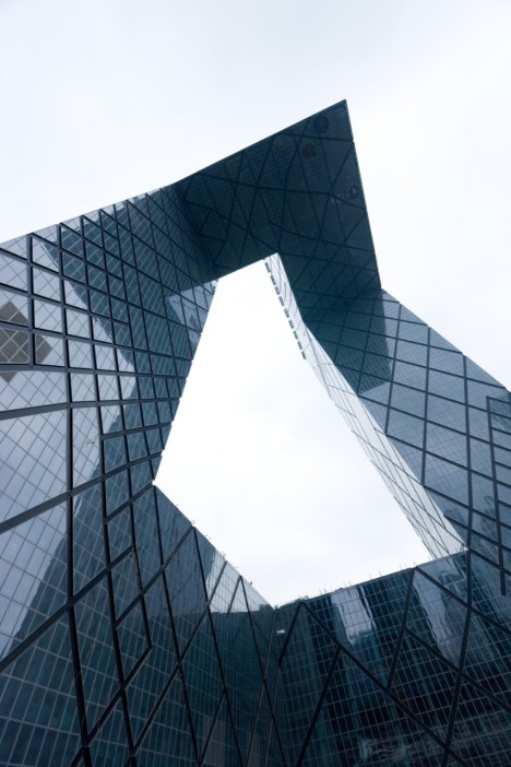 Buildings that Defy the Gravity
