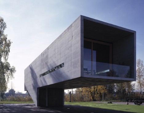 Buildings that Defy the Gravity