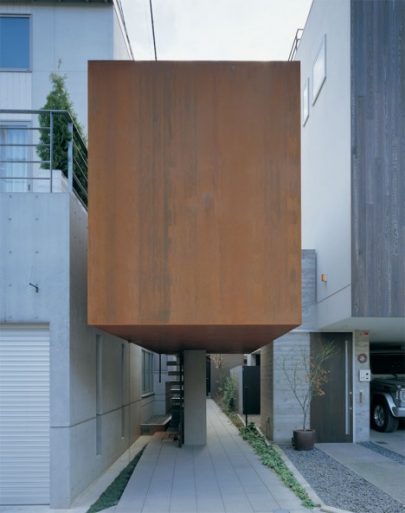 Buildings that Defy the Gravity