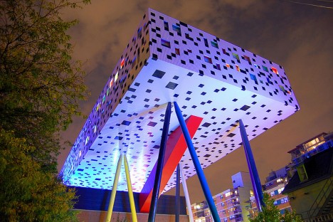 Buildings that Defy the Gravity