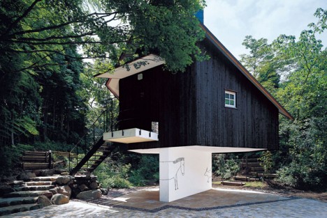 Buildings that Defy the Gravity