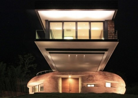 Buildings that Defy the Gravity