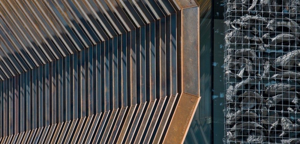 Konstruksi Menawan Baja Corten dengan Detail yang Sempurna