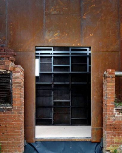 Konstruksi Menawan Baja Corten dengan Detail yang Sempurna