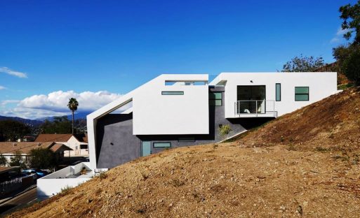 Rumah Berbentuk Potong Lipat di Lereng Bukit Los Angeles