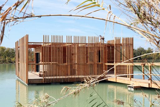 Penginapan Terapung dengan Arsitektur Modern