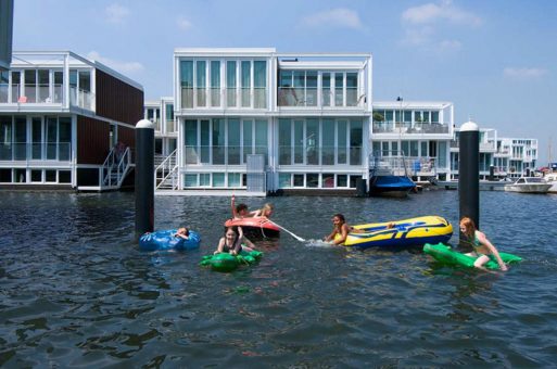 Penginapan Terapung dengan Arsitektur Modern