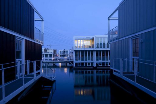 Penginapan Terapung dengan Arsitektur Modern