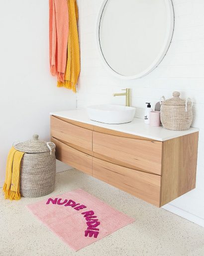 Interior Kamar Mandi Dengan Warna Elegan yang Ngetren