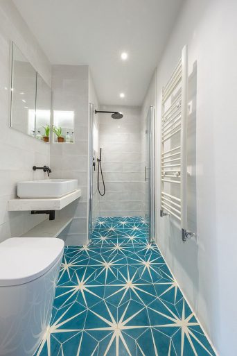 Interior Kamar Mandi Dengan Warna Elegan yang Ngetren