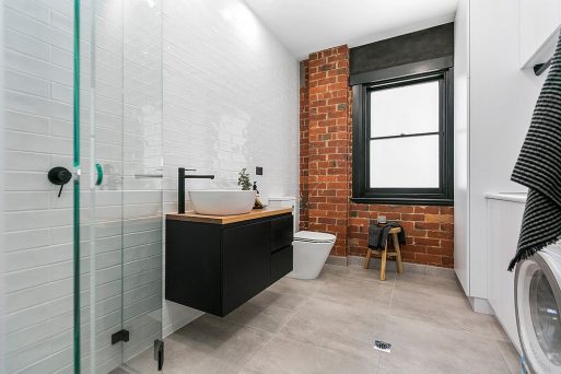 Interior Kamar Mandi Dengan Warna Elegan yang Ngetren