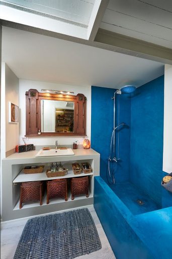 Interior Kamar Mandi Dengan Warna Elegan yang Ngetren