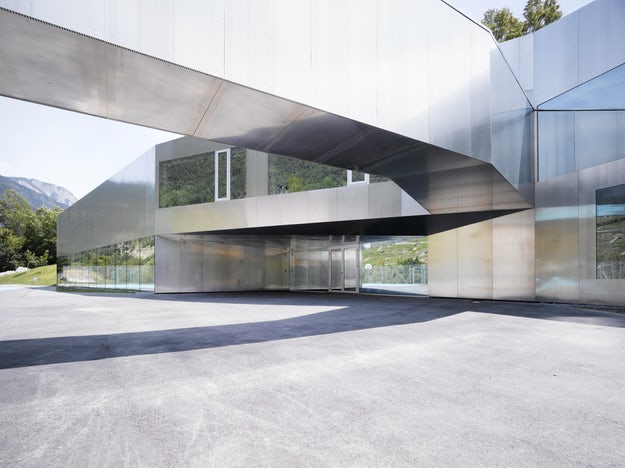 Eksterior Berbungkus Aluminium Reflektif