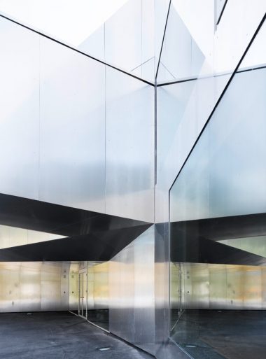 Eksterior Berbungkus Aluminium Reflektif