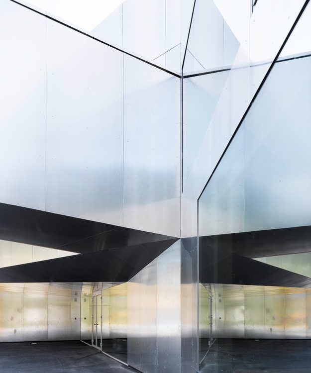 Eksterior Berbungkus Aluminium Reflektif