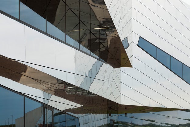 Eksterior Berbungkus Aluminium Reflektif