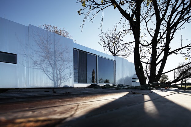 Eksterior Berbungkus Aluminium Reflektif