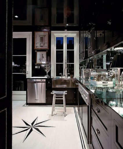 Interior Gelap yang Dramatis