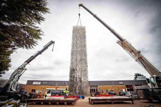 Instalasi Baja 17 Ton Dipasang di Kota London