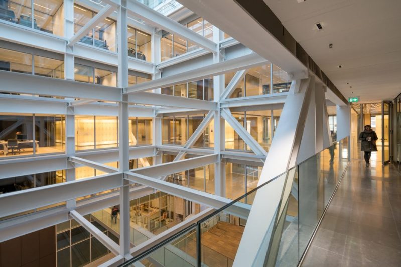 proyek arsitektur landmark oleh OMA